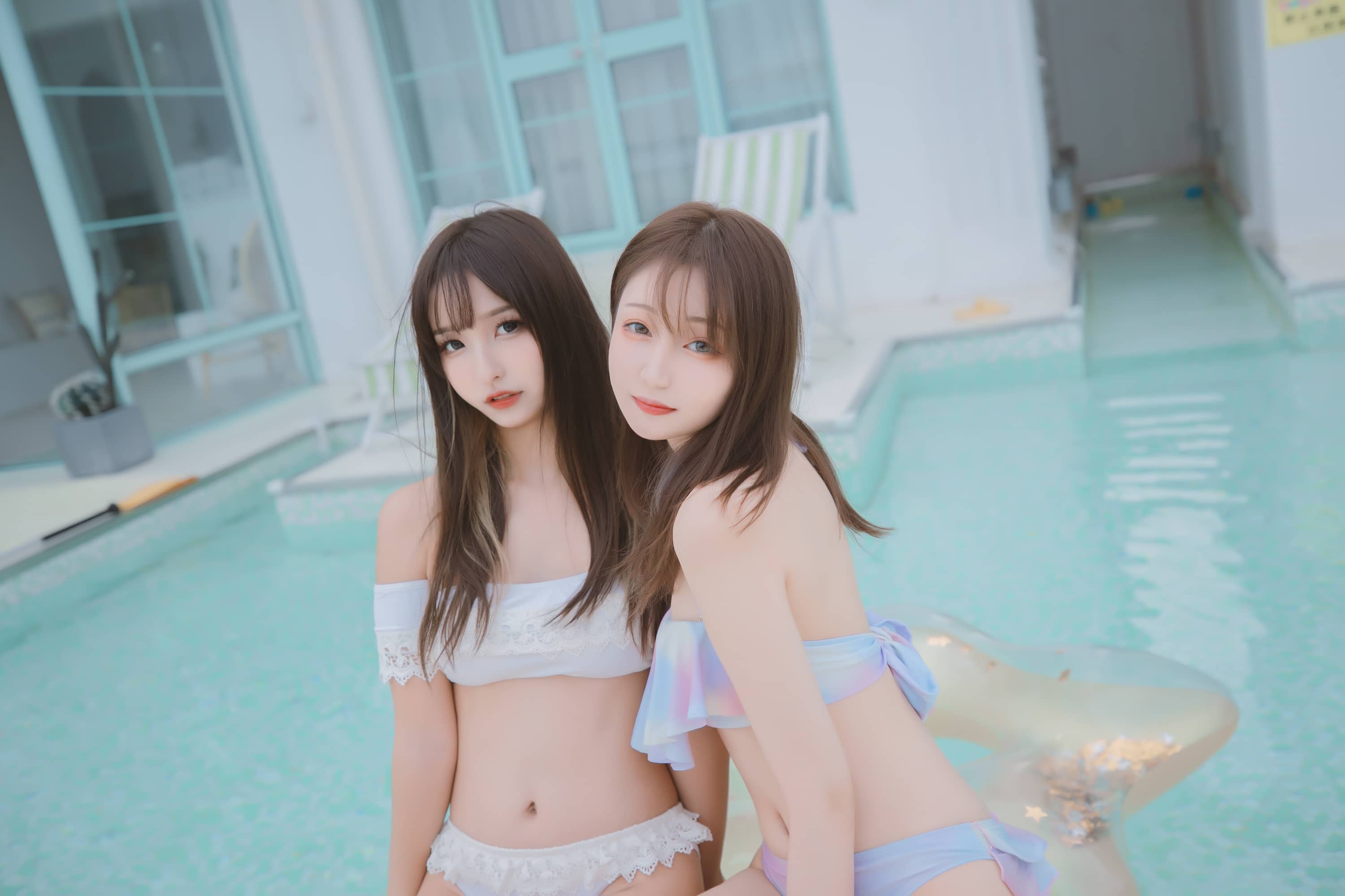 神楽坂真冬 NO.051 – 笑颜水时计 夏日比基尼 [150P 3V]