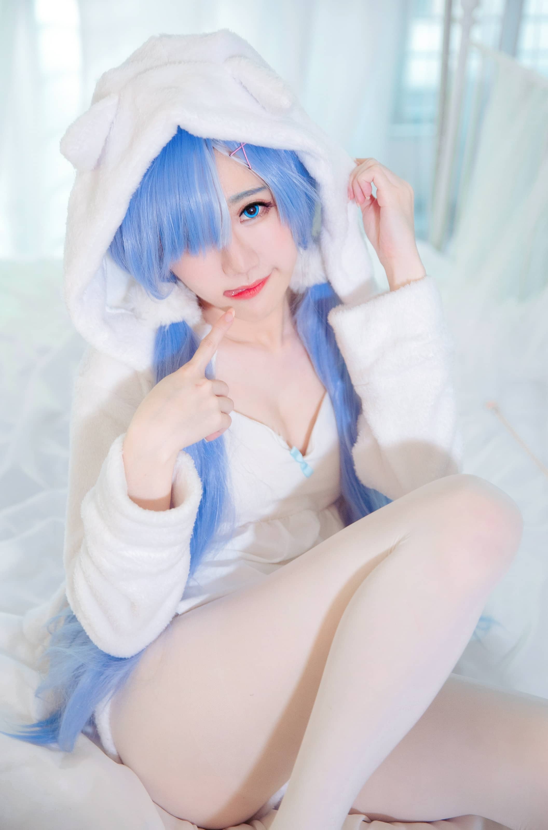 Sally Dorasnow NO.032 – Rem White Kitty [49P]