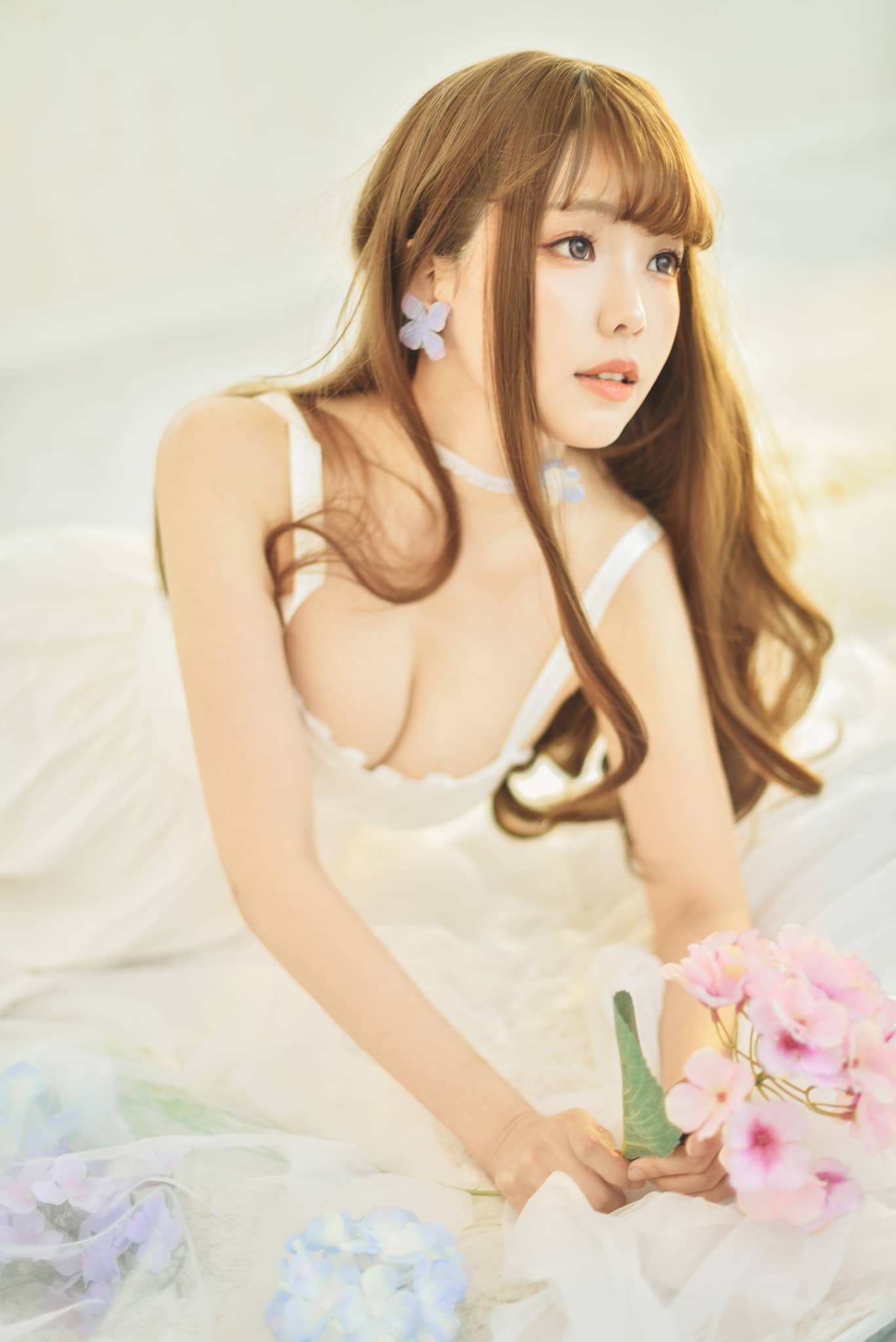 ElyEE子 NO.051 – White Dress [22P]