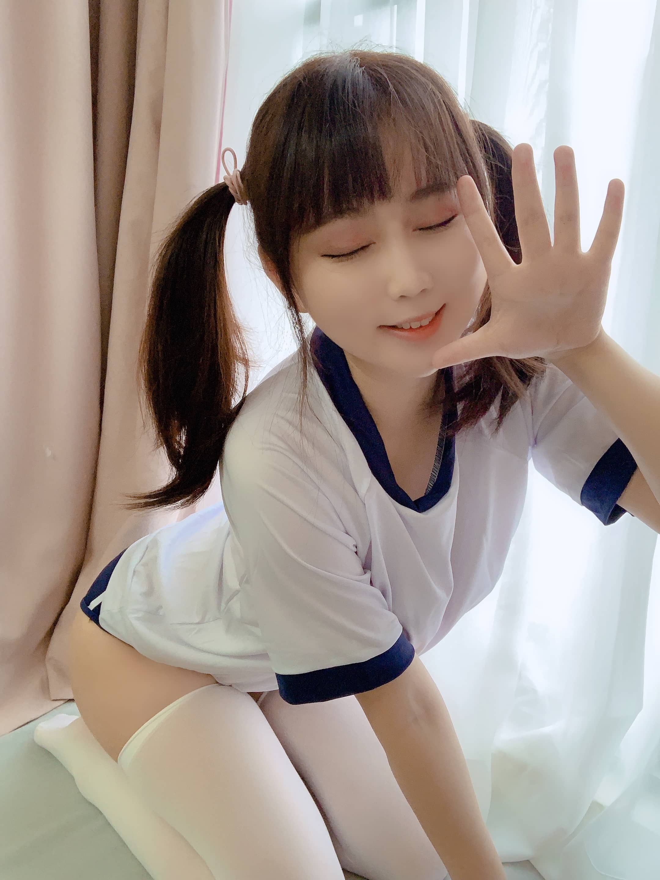 依酱 NO.010 – 体操服 [31P]