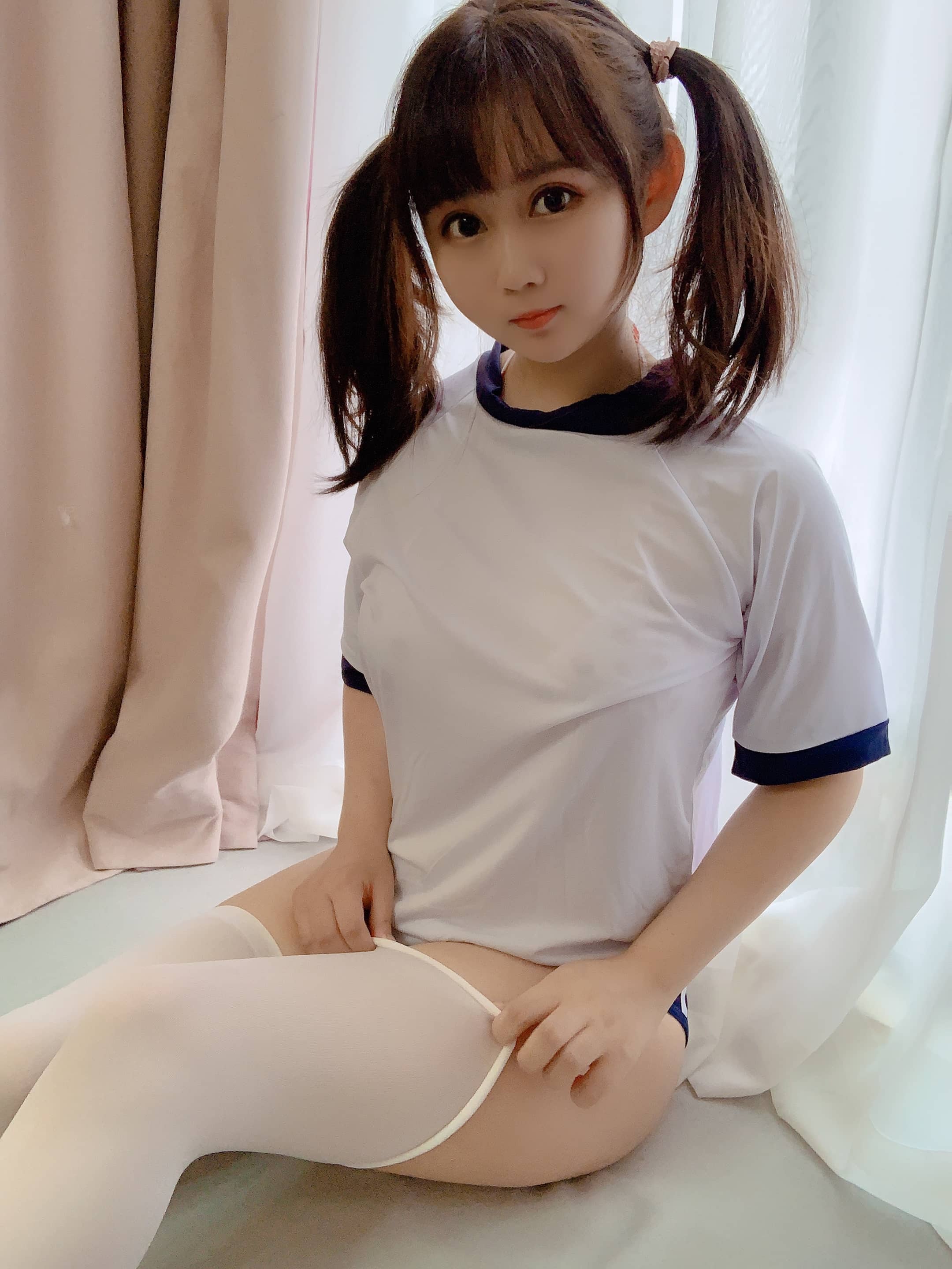 依酱 NO.010 – 体操服 [31P]