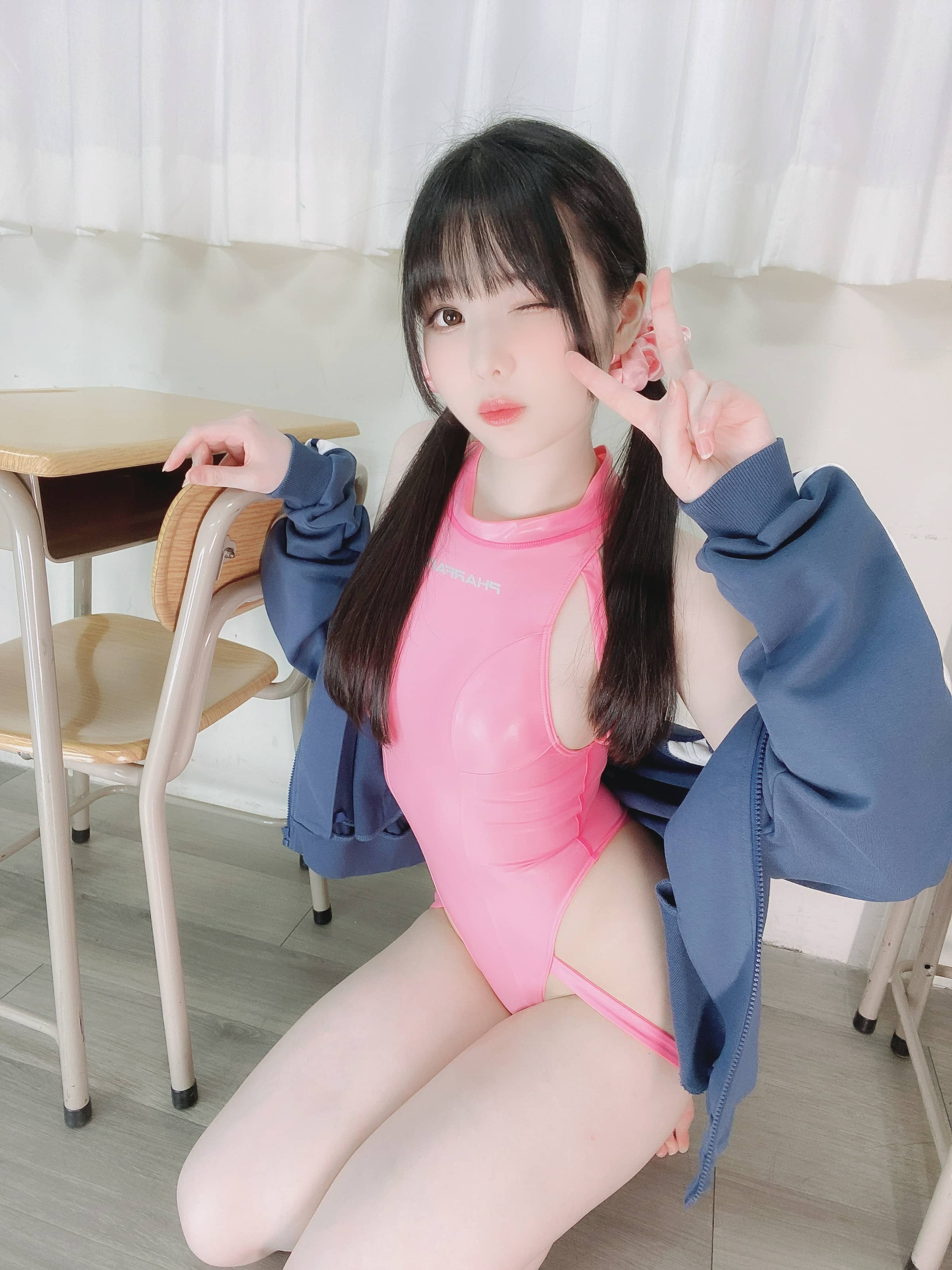 霜月shimo NO.073 – Pink Swimsuit 粉色泳装 [21P]