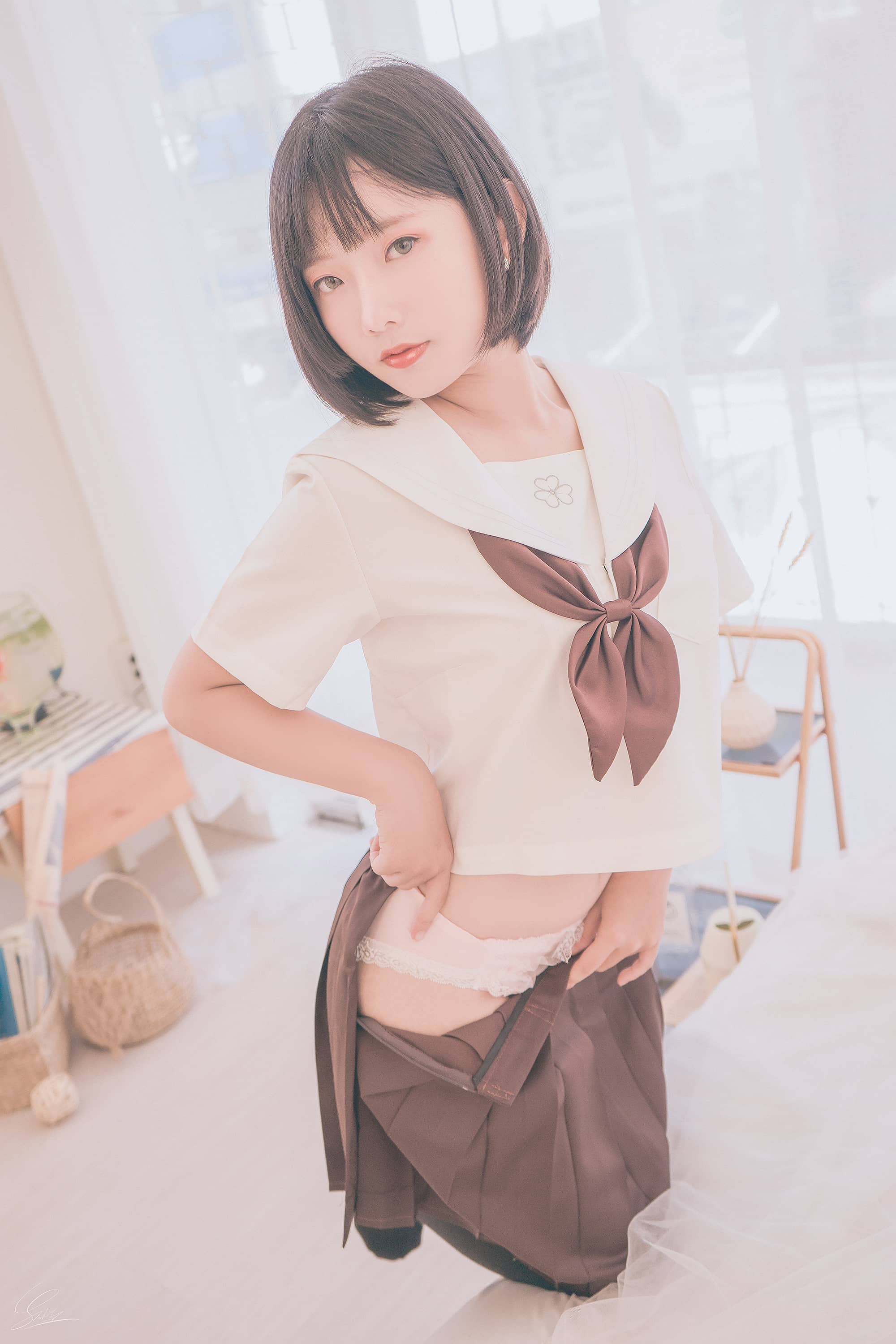 Messie Huang NO.007 – Birthday Seifuku [20P]