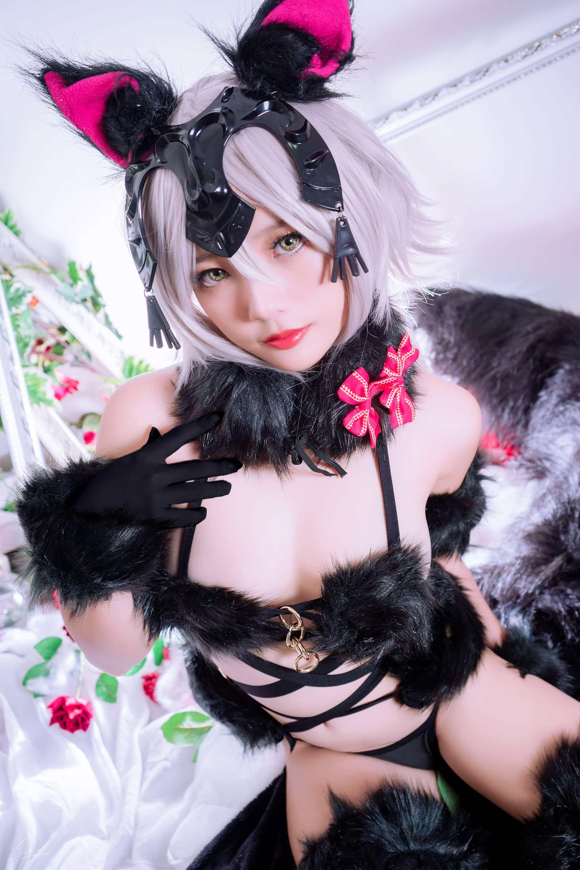 Messie Huang NO.004 – Jeanne Alter Wolf [22P]